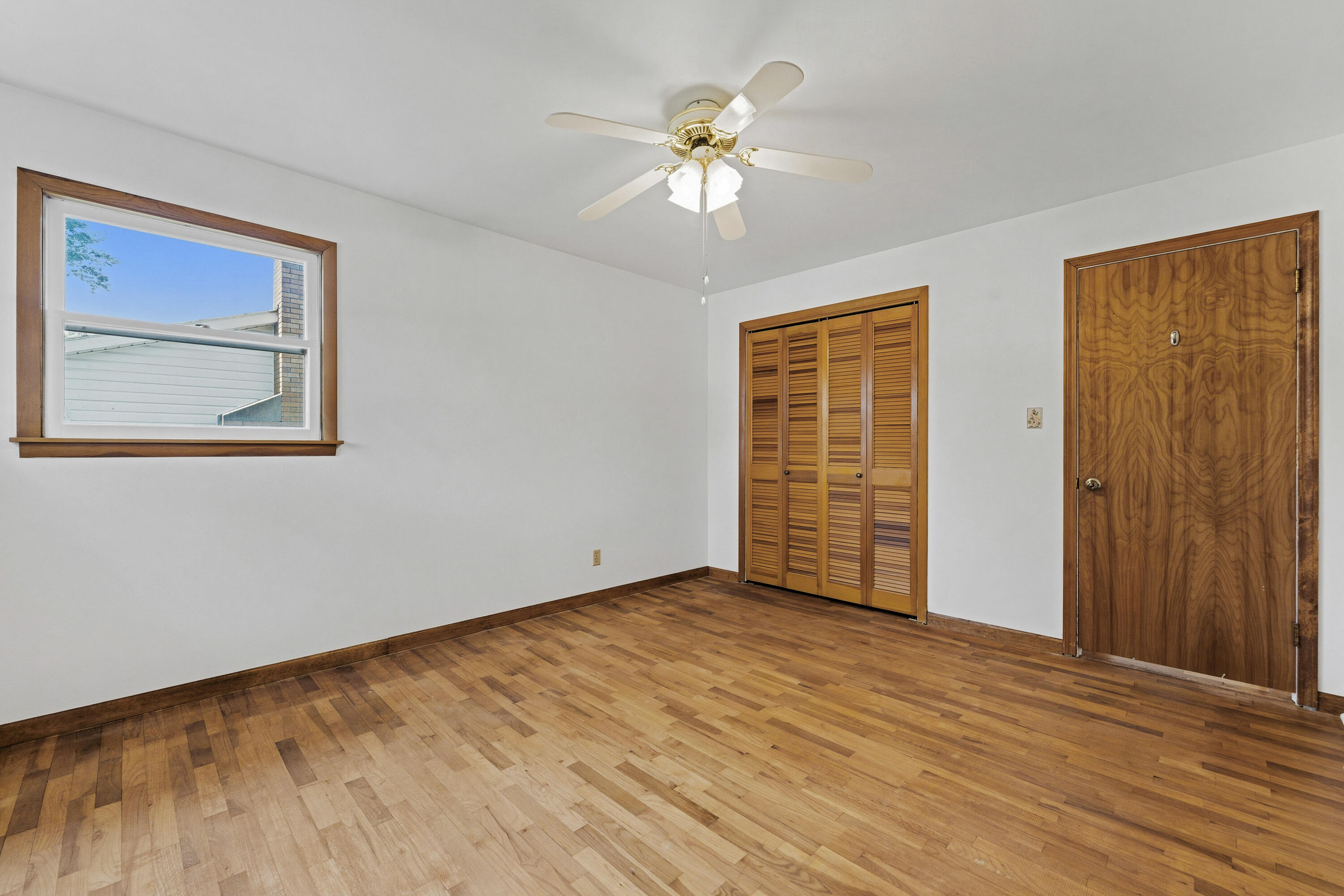 1061 Wedgewood Road St. Joseph, MI 49085 - Photo 17 of 37 Primary Bedroom