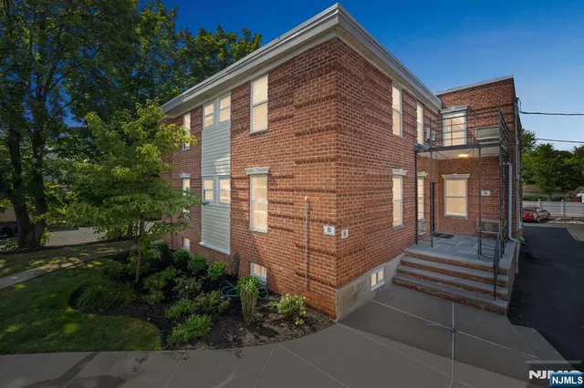 $1,749 | 320 Claremont Avenue, Unit A14, Montclair, NJ 07042