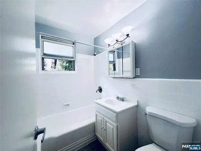 $1,749 | 320 Claremont Avenue, Unit A14, Montclair, NJ 07042