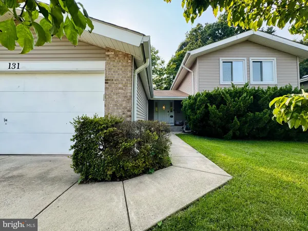 $699,999 | 131 Evergreen Street, Sterling, VA 20164