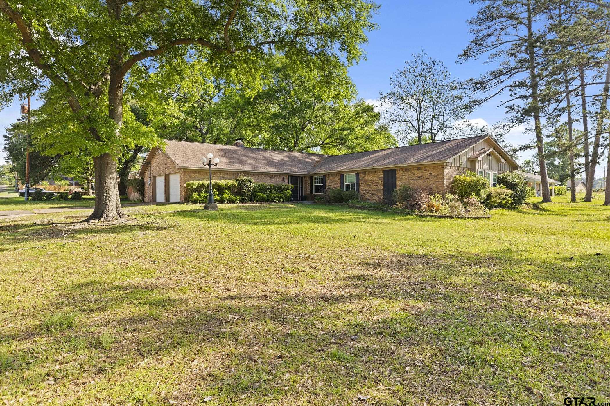 2090 Fort Drive Longview, TX 75604 - Photo 1 of 33