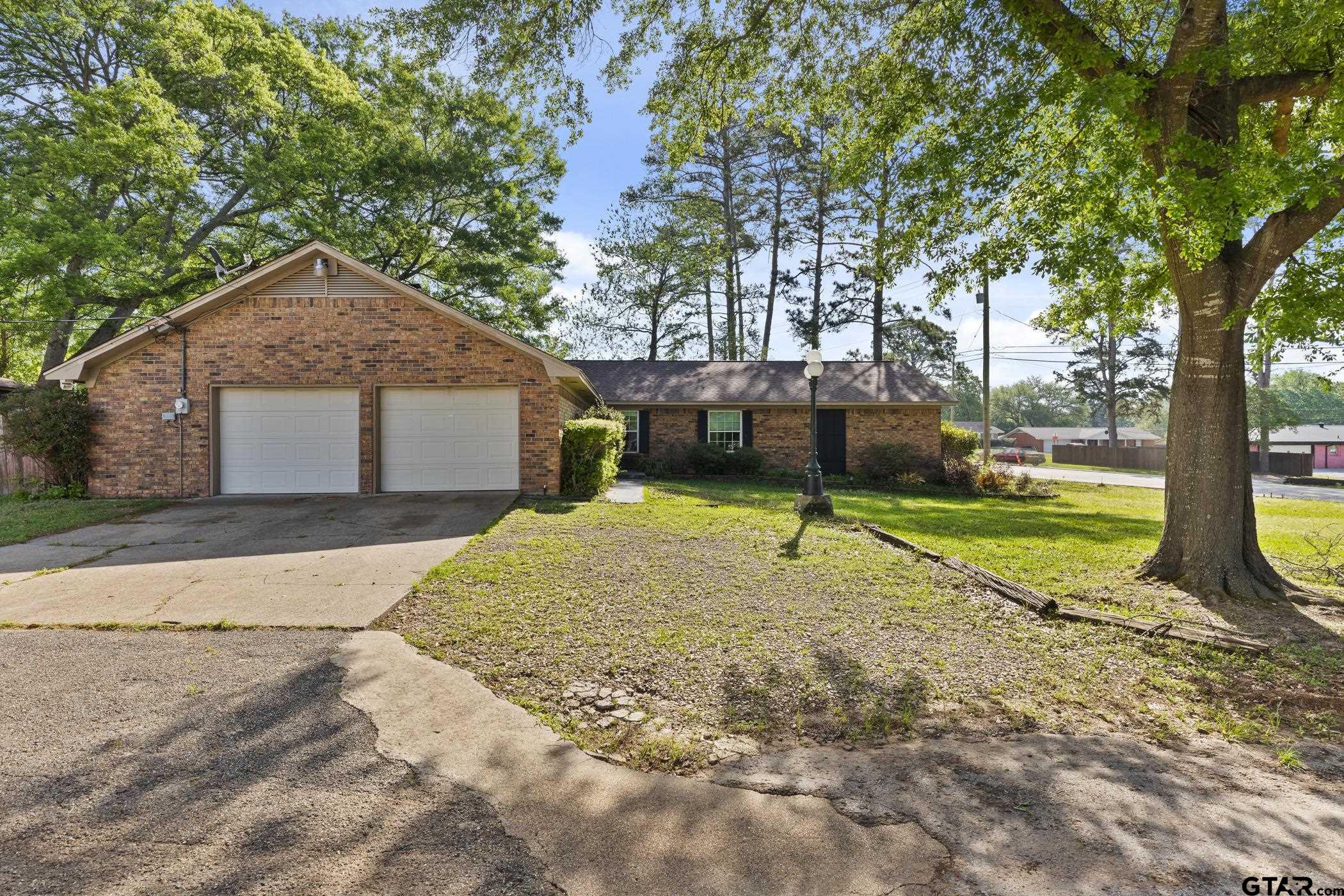 2090 Fort Drive Longview, TX 75604 - Photo 3 of 33