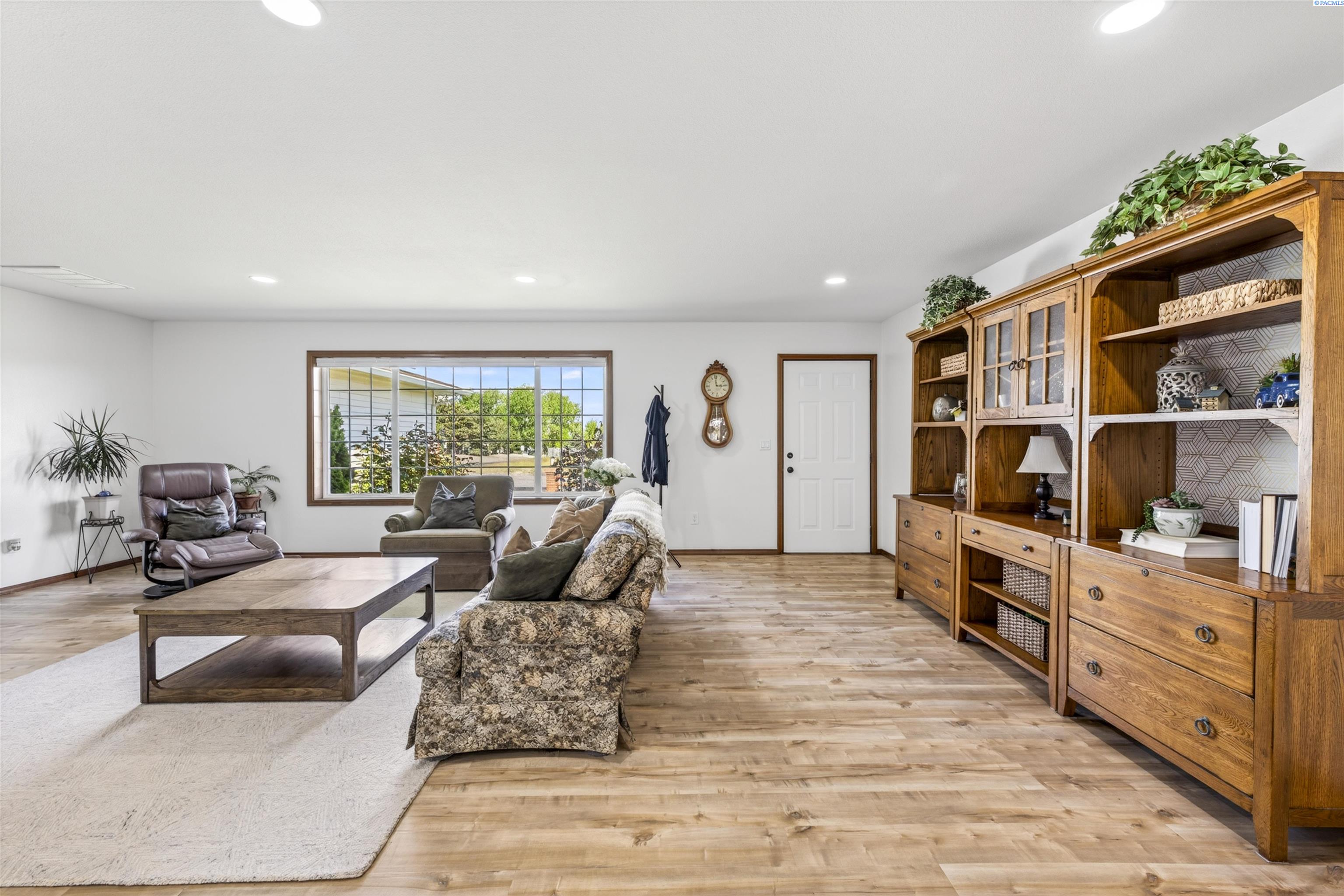 11504 South Bermuda Road Kennewick, WA 99338 - Photo 8 of 50 Gallery Image 8