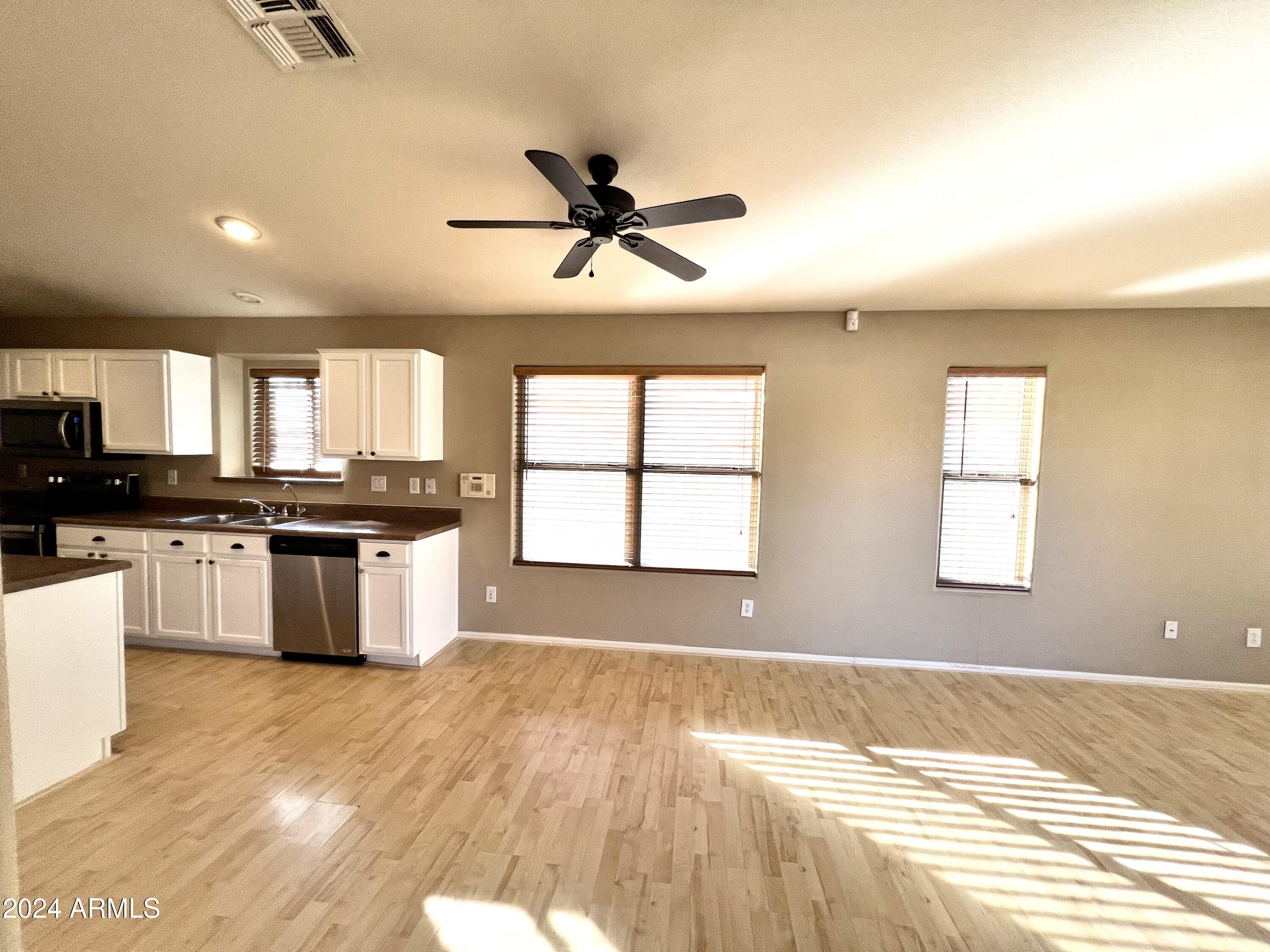 11210 East Pronghorn Avenue Mesa, AZ 85212 - Photo 9 of 26 IMG_0360