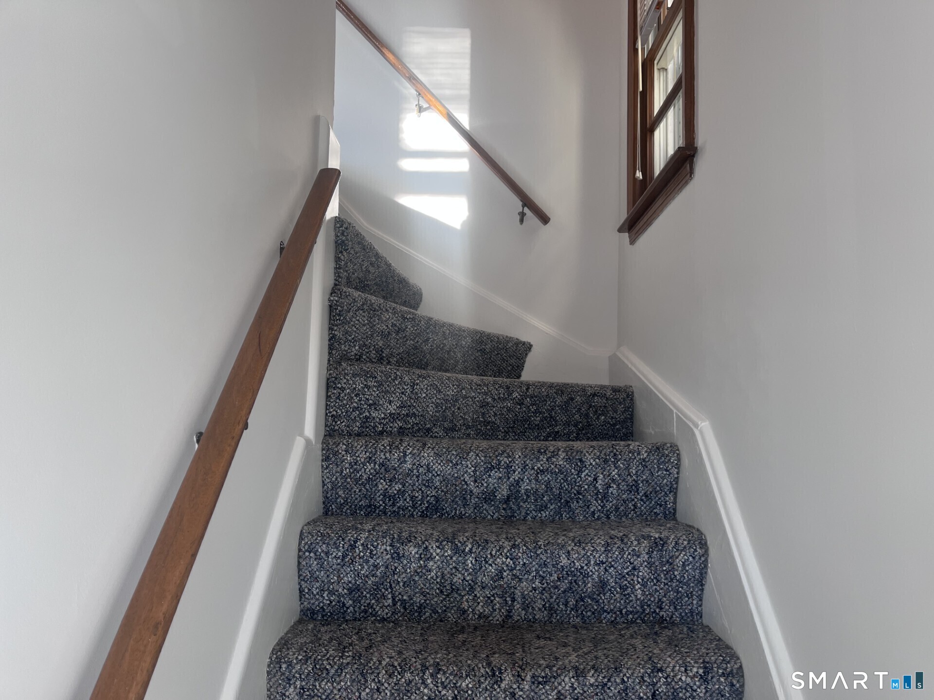 124 Thorpe Street Fairfield, CT 06824 - Photo 2 of 23 a view of entryway