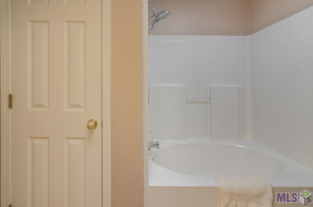 17068 Fox Ridge Drive Prairieville, LA 70769 - Photo 13 of 17 Gallery Image 13