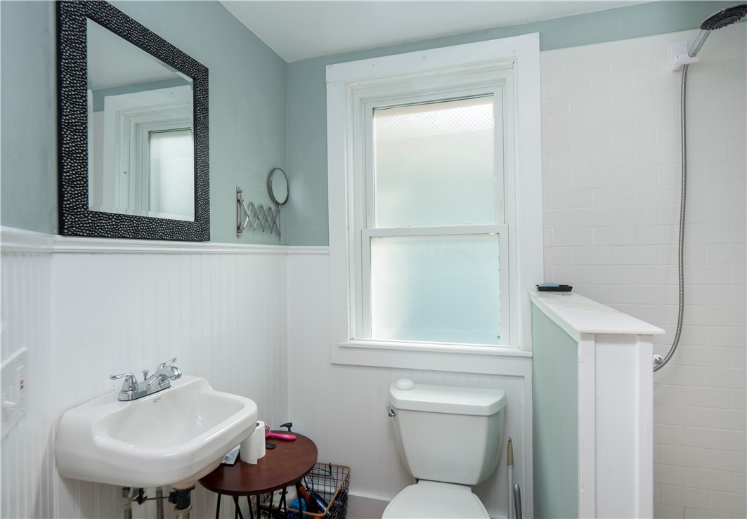 29 Anthony Street Newport, RI 02840 - Photo 8 of 29