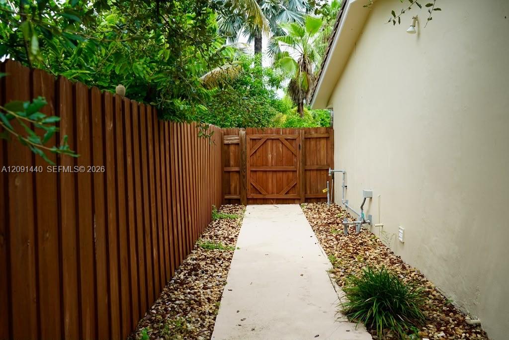 3404 Barton Road Pompano Beach, FL 33062 - Photo 25 of 28 Gallery Image 25