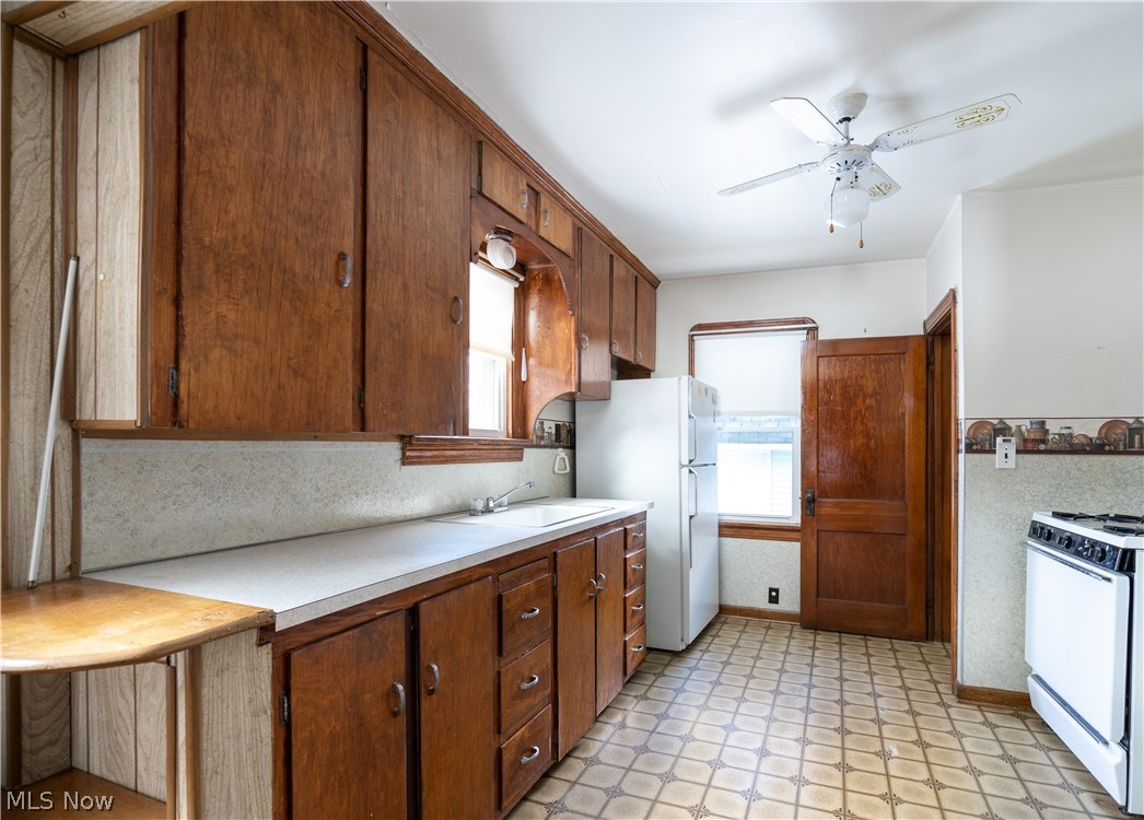 45160 North Ridge Road Amherst, OH 44001 - Photo 3 of 27 Gallery Image 3