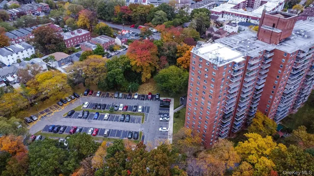 a sign that is sitting in front of a building