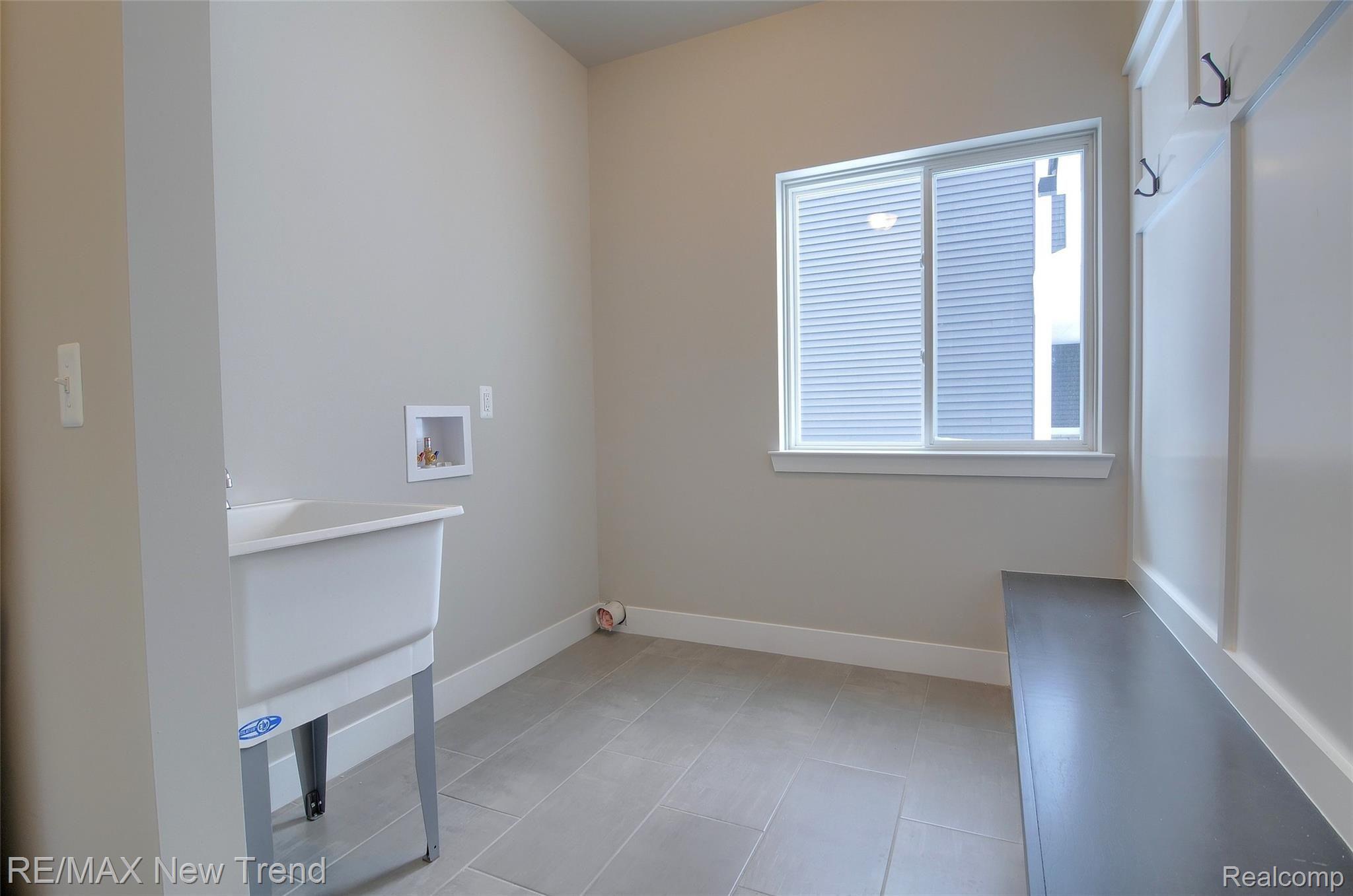 4132 Inverrary Court Commerce Township, MI 48382 - Photo 14 of 28 15-Mud And Laundry Room.jpg
