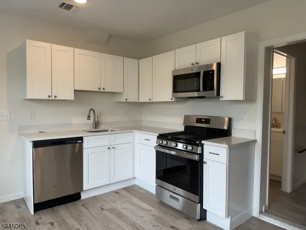 $2,375 | 3 Alden Street, Unit 5, West Orange, NJ 07052