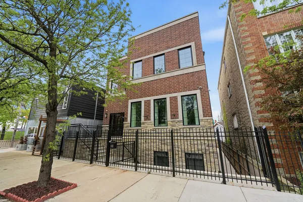 $1,995,000 | 1443 North Cleaver Street, Chicago, IL 60642