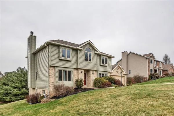 a view of a yard in front of a house with plants