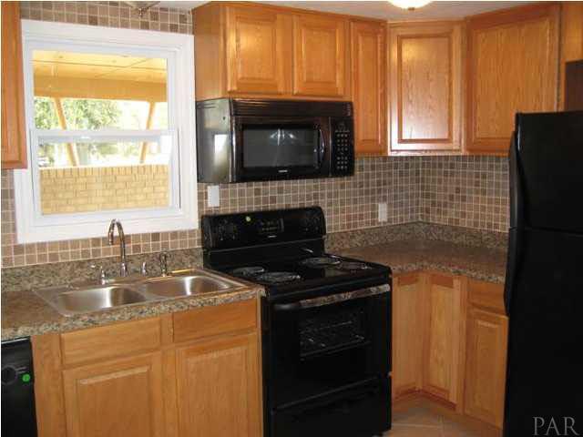 10 Vanderbilt Road Pensacola, FL 32506 - Photo 2 of 17 ~WARM OAK KITCHEN CABINETS~