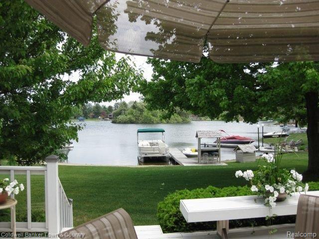 3525 East Commerce Road Commerce Township, MI 48382 - Photo 4 of 22 Stilwell_lake_view_deck