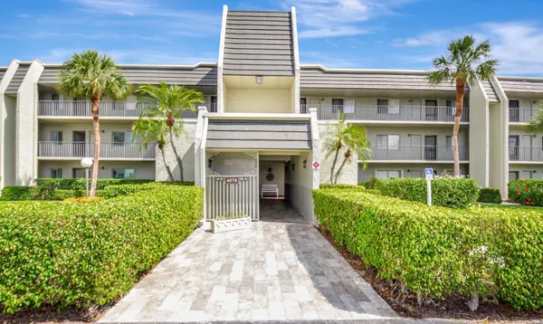 $1,945 | 4070 Tivoli Court, Unit 307, Lake Worth, FL 33467