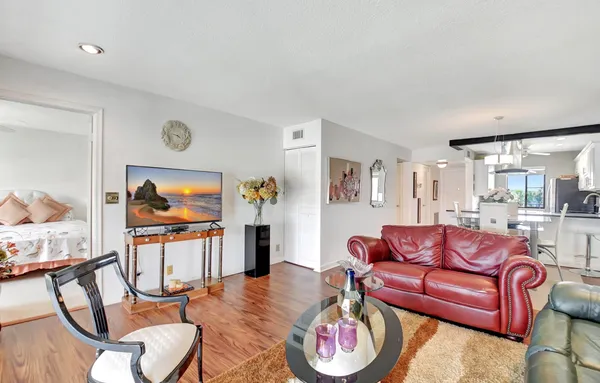 $1,945 | 4070 Tivoli Court, Unit 307, Lake Worth, FL 33467