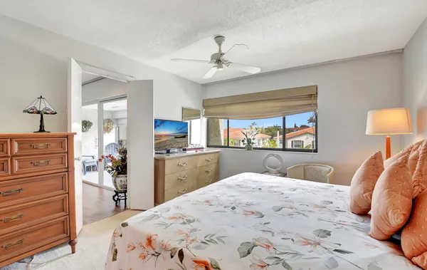 $1,945 | 4070 Tivoli Court, Unit 307, Lake Worth, FL 33467
