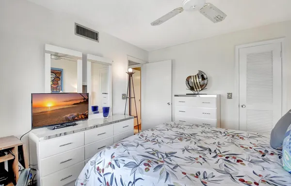 $1,945 | 4070 Tivoli Court, Unit 307, Lake Worth, FL 33467