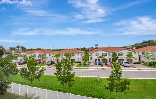 $1,945 | 4070 Tivoli Court, Unit 307, Lake Worth, FL 33467