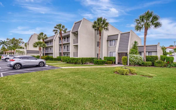 $1,945 | 4070 Tivoli Court, Unit 307, Lake Worth, FL 33467