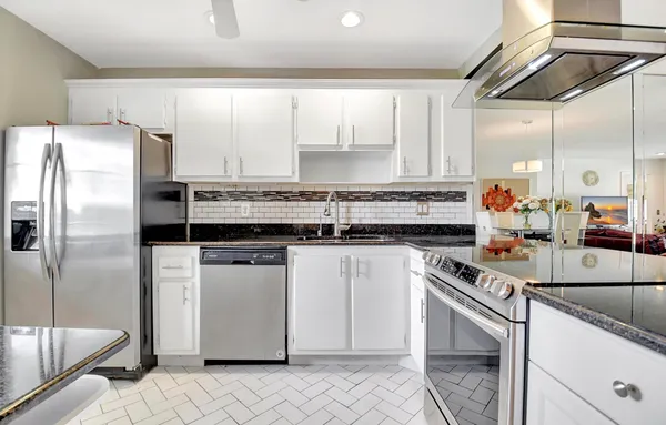 $1,945 | 4070 Tivoli Court, Unit 307, Lake Worth, FL 33467