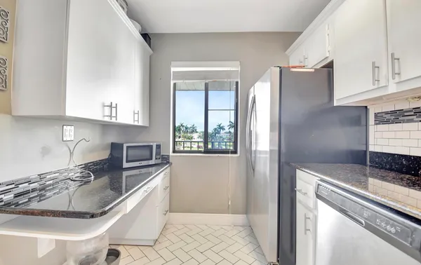$1,945 | 4070 Tivoli Court, Unit 307, Lake Worth, FL 33467