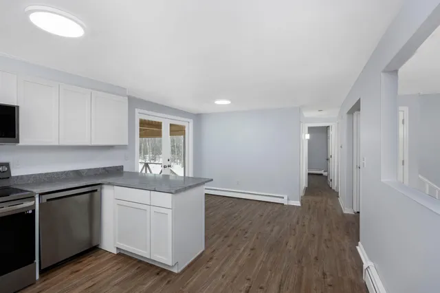 $525,000 | 110 Main Street, Sandown, NH 03873