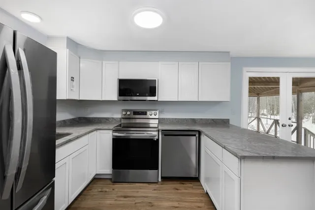 $525,000 | 110 Main Street, Sandown, NH 03873