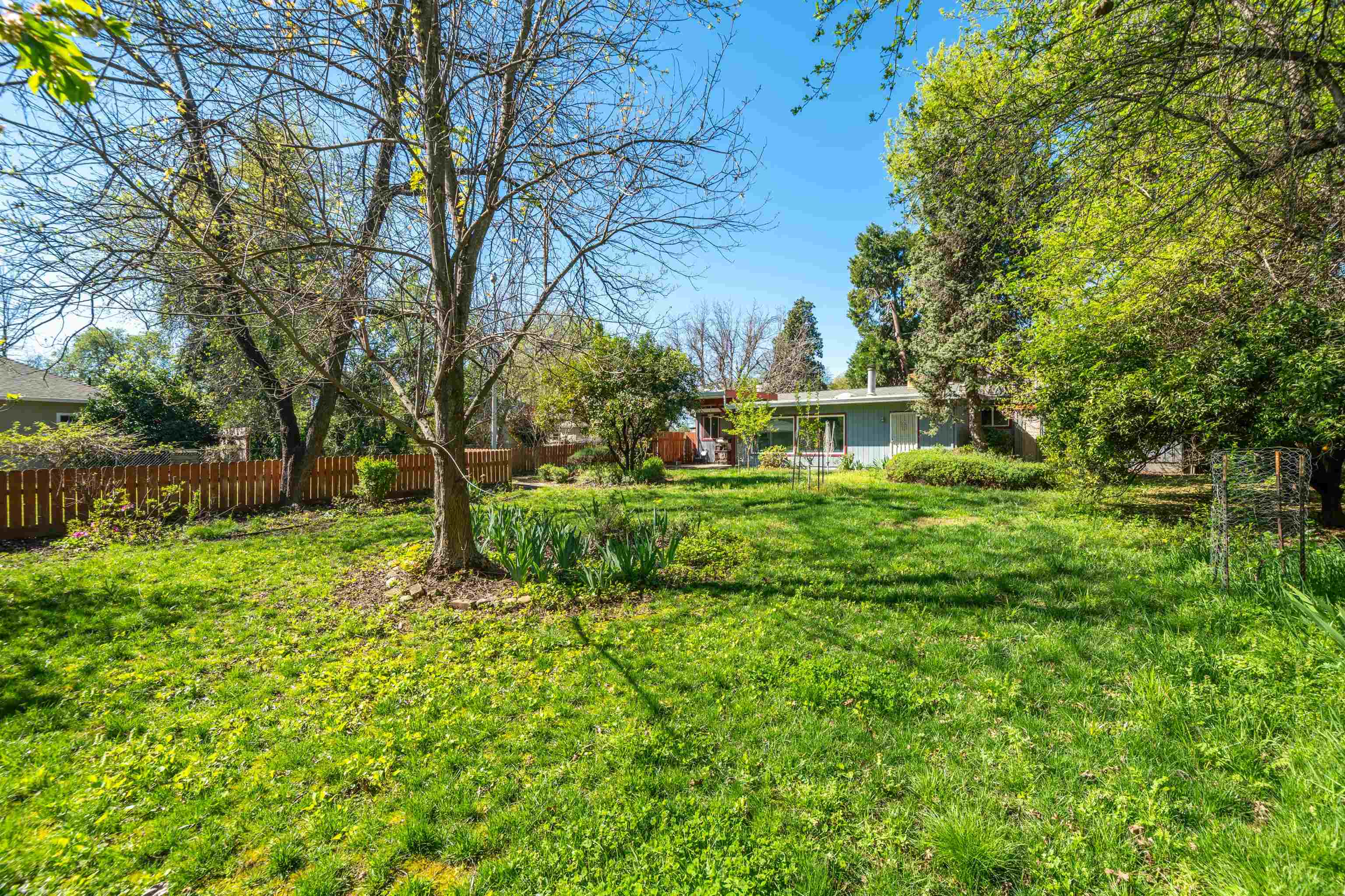 3081 Henderson Road Redding, CA 96002 - Photo 24 of 38