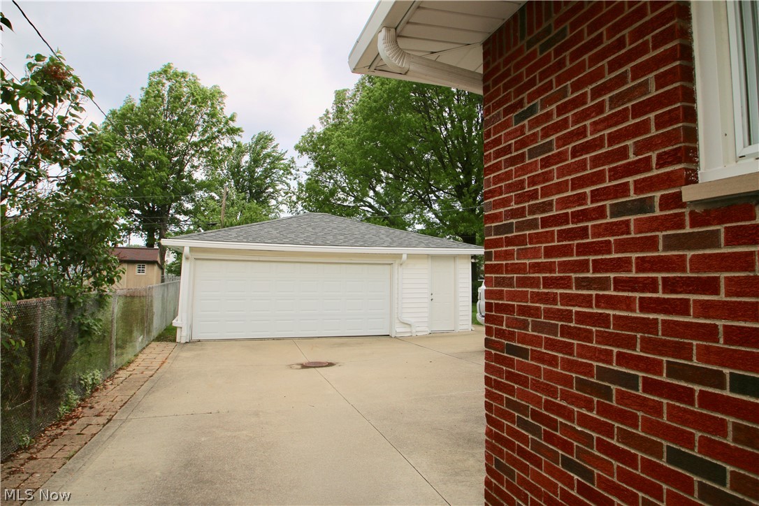 30331 Arnold Road Willowick, OH 44095 - Photo 4 of 34
