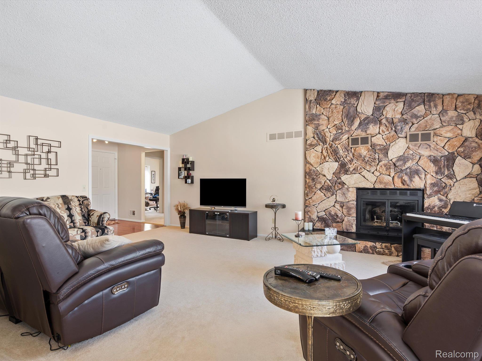 2076 Warrington Road Rochester, MI 48307 - Photo 7 of 25 Gallery Image 7
