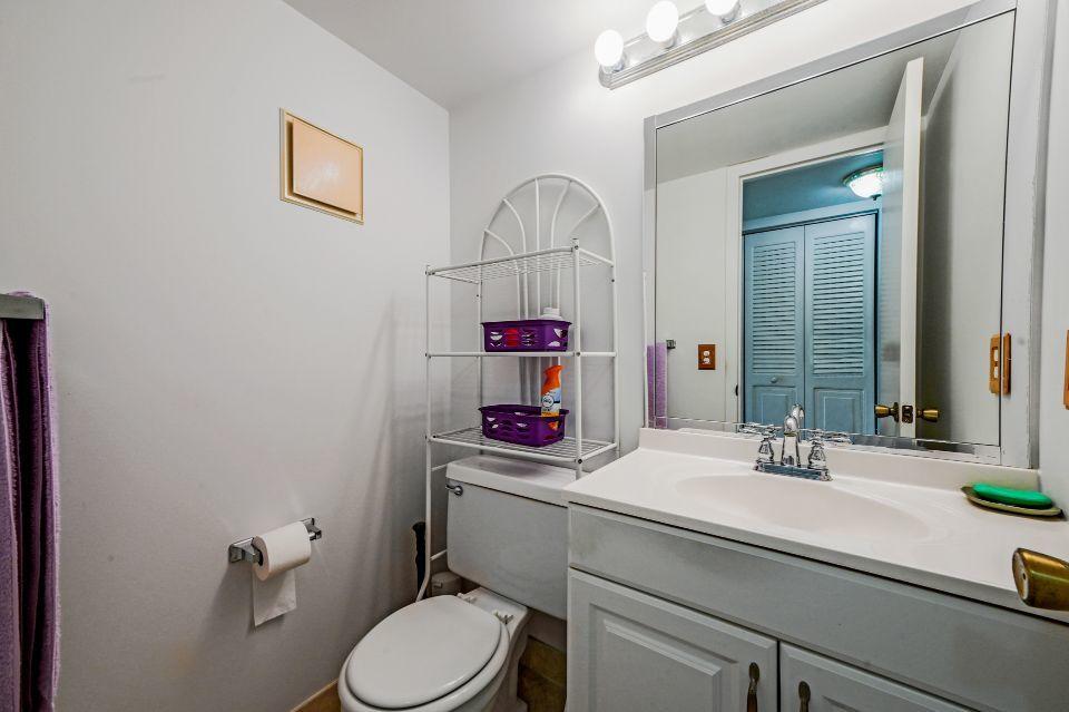 9 Mansfield A Boca Raton, FL 33434 - Photo 12 of 22 Bath Room 02