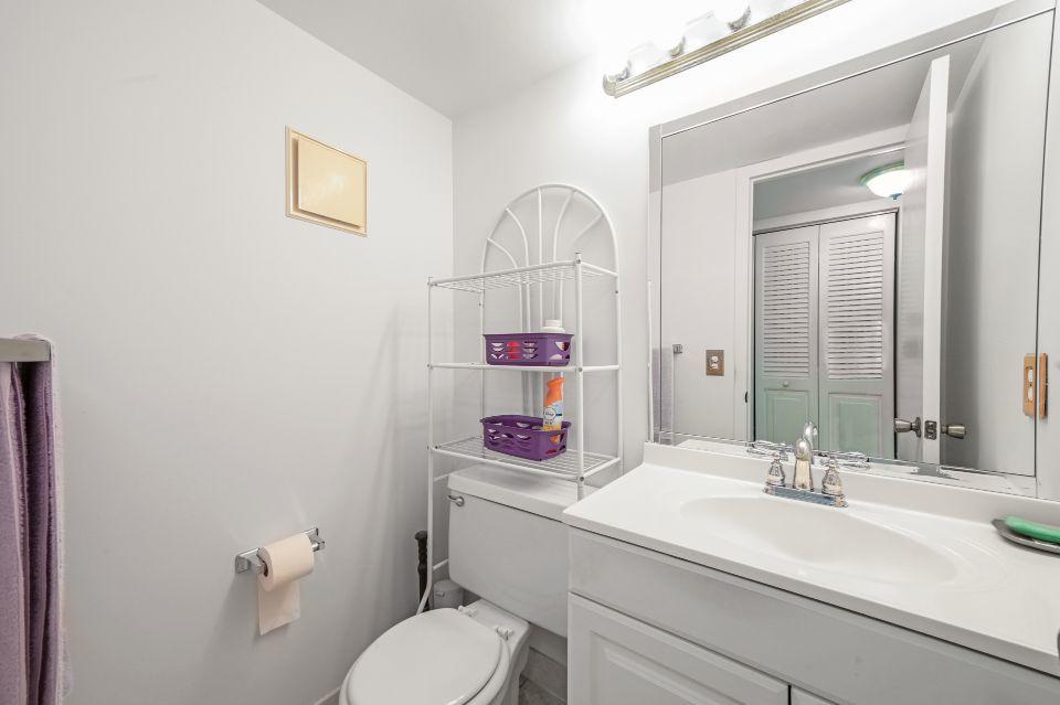 9 Mansfield A Boca Raton, FL 33434 - Photo 13 of 22 Bath Room 01