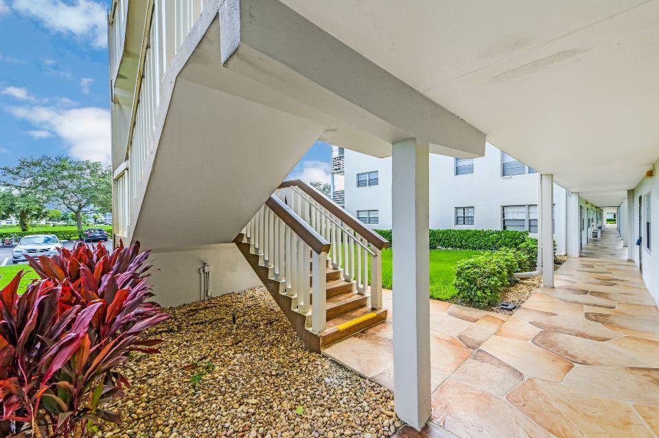 9 Mansfield A Boca Raton, FL 33434 - Photo 16 of 22 Rear 03
