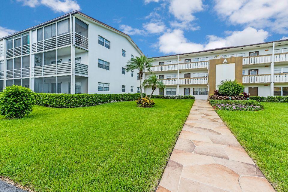 9 Mansfield A Boca Raton, FL 33434 - Photo 18 of 22 Front 03