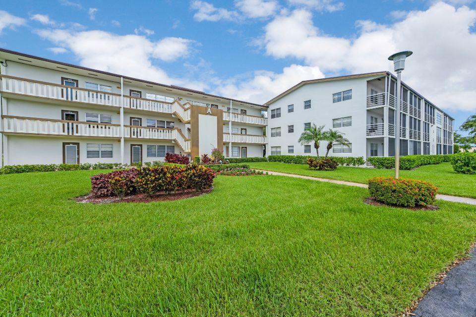 9 Mansfield A Boca Raton, FL 33434 - Photo 2 of 22 Front 02