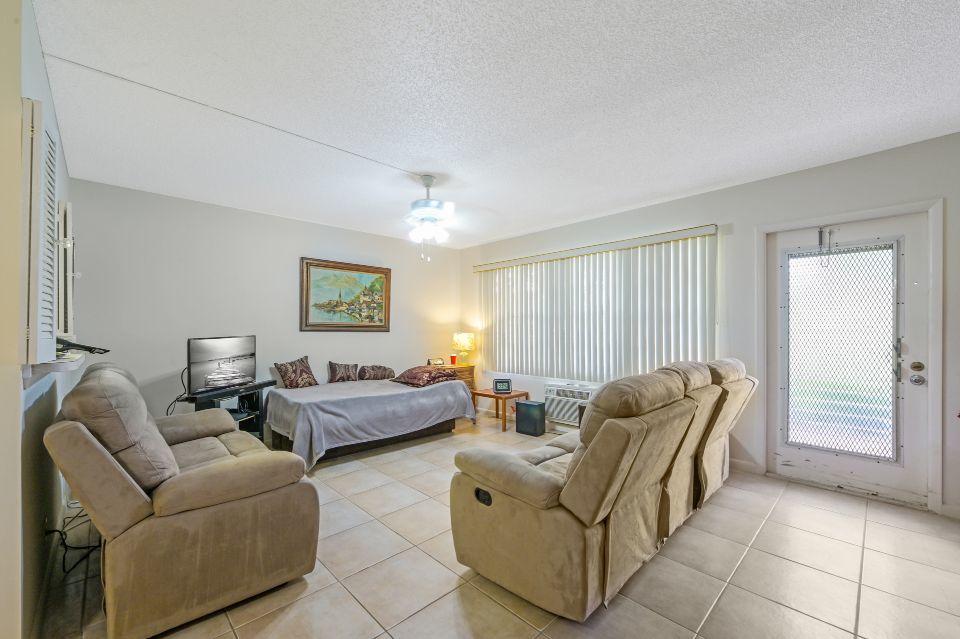 9 Mansfield A Boca Raton, FL 33434 - Photo 4 of 22 Living Room 02