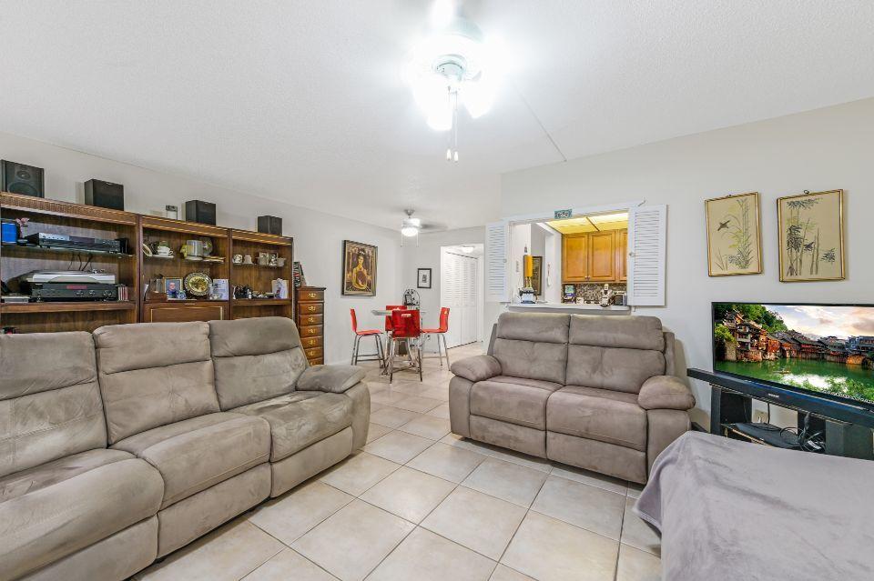 9 Mansfield A Boca Raton, FL 33434 - Photo 5 of 22 Living Room 03