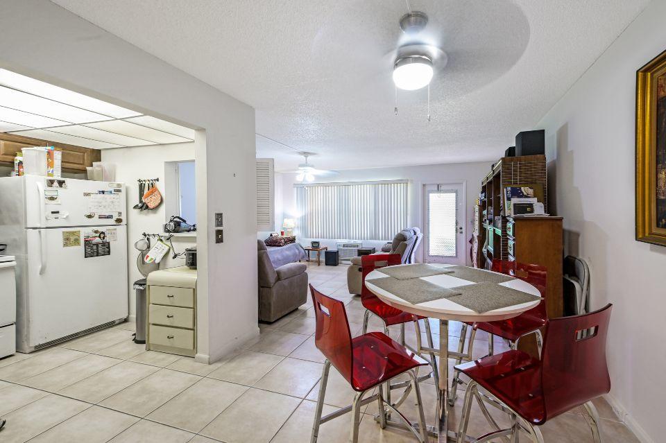 9 Mansfield A Boca Raton, FL 33434 - Photo 7 of 22 Dining 02