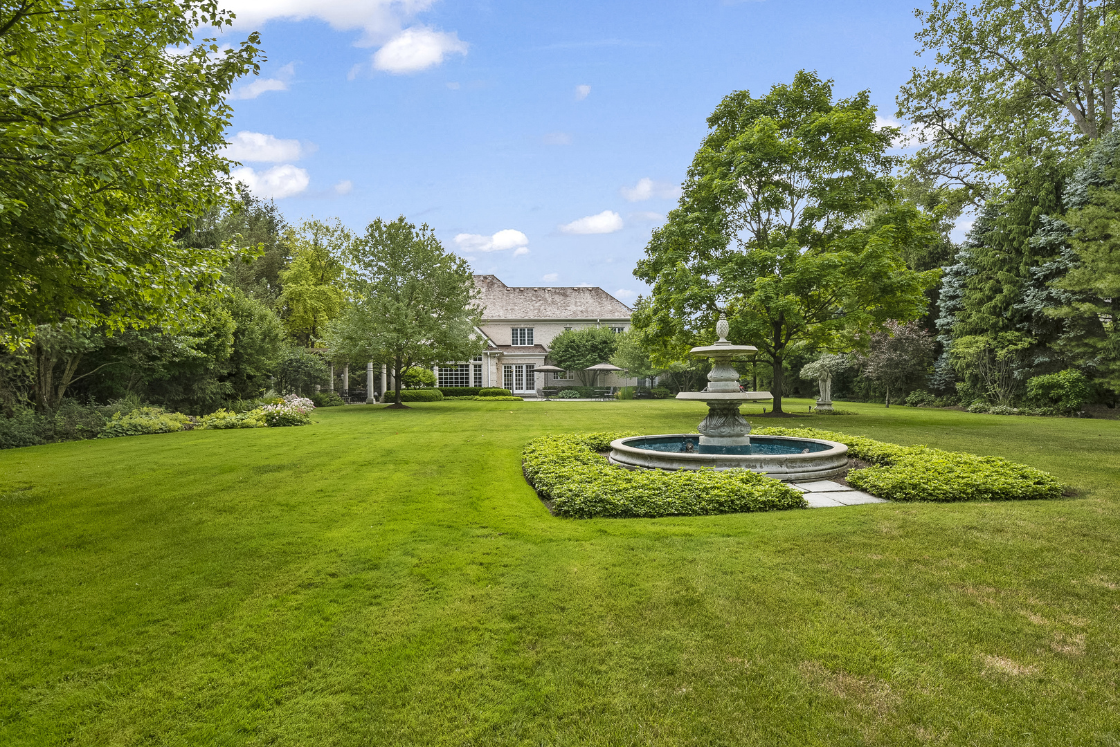 351 Wallace Road Lake Forest, IL 60045 - Photo 21 of 35 a view of a garden with lawn chairs