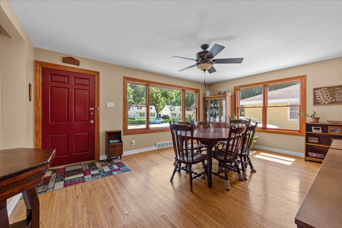 207 South Randall Road Aurora, IL 60506 - Photo 4 of 33 Gallery Image 4