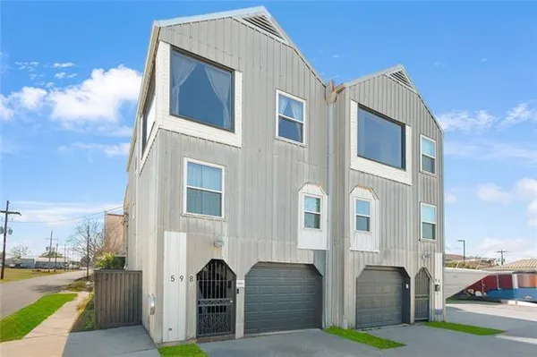 $369,000 | 596 River Road, Westwego, LA 70094