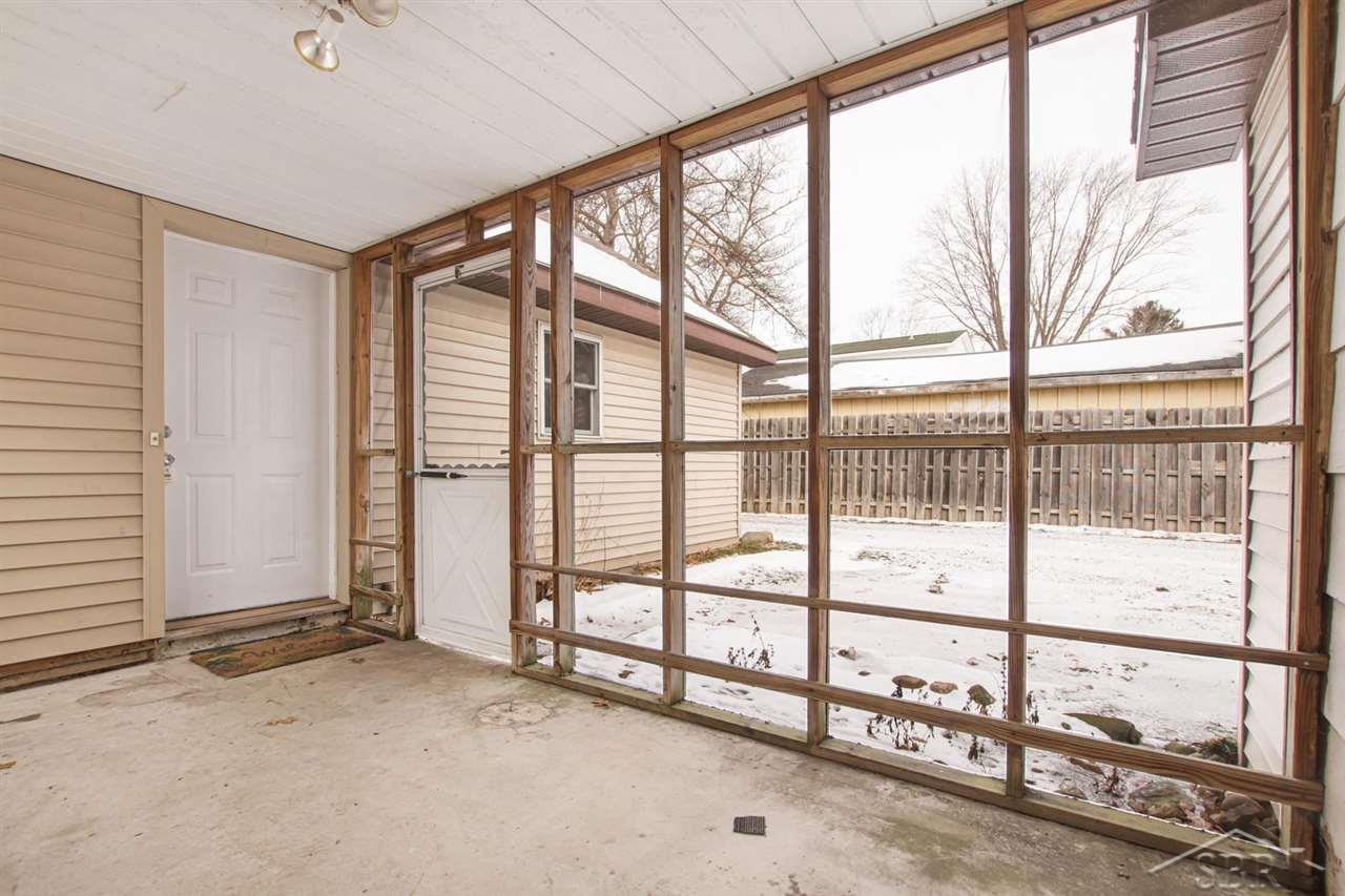 1555 South Hemlock Road Hemlock, MI 48626 - Photo 21 of 41 This area could be screened in..