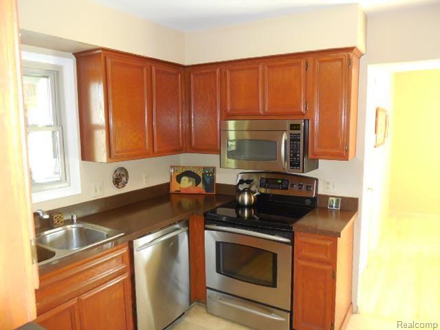 900 Stag Ridge Road Rochester, MI 48309 - Photo 13 of 31 DSCN0814.jpg