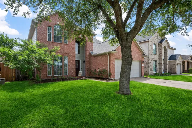 $2,200 | 8522 East Highlands Crossing, Highlands, TX 77562