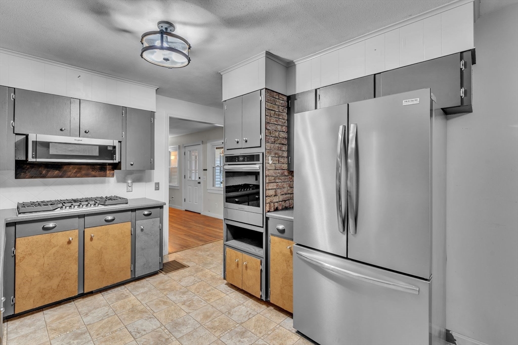 14 Crooked Ledge Road Southampton, MA 01073 - Photo 4 of 39