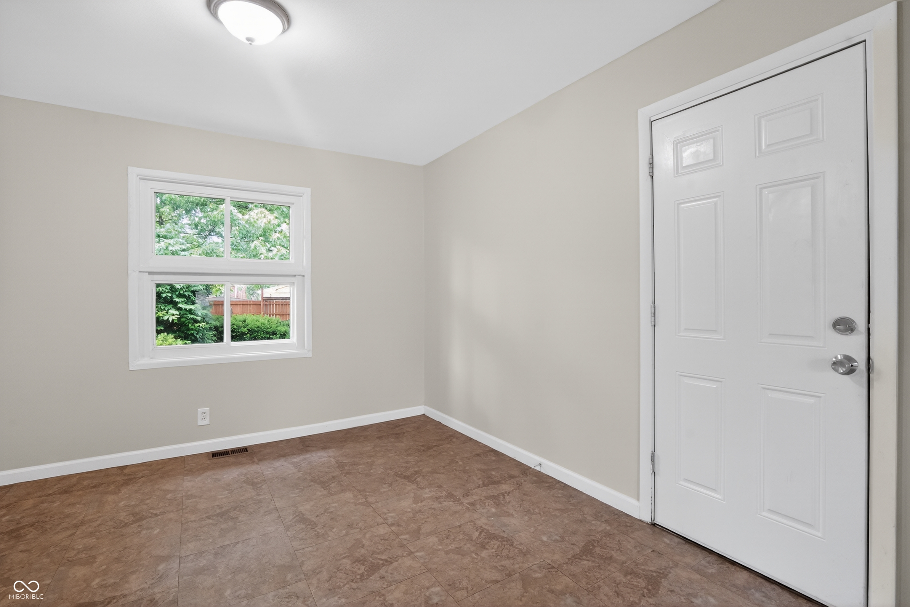 430 North Post Road Indianapolis, IN 46219 - Photo 11 of 20