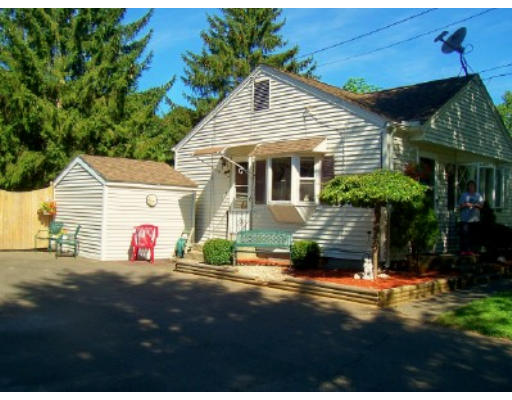17 Pineywood Road Southwick, MA 01077 - Photo 3 of 11 Gallery Image 3